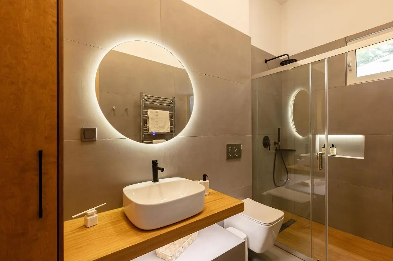 Lilys Apartments 레팀노