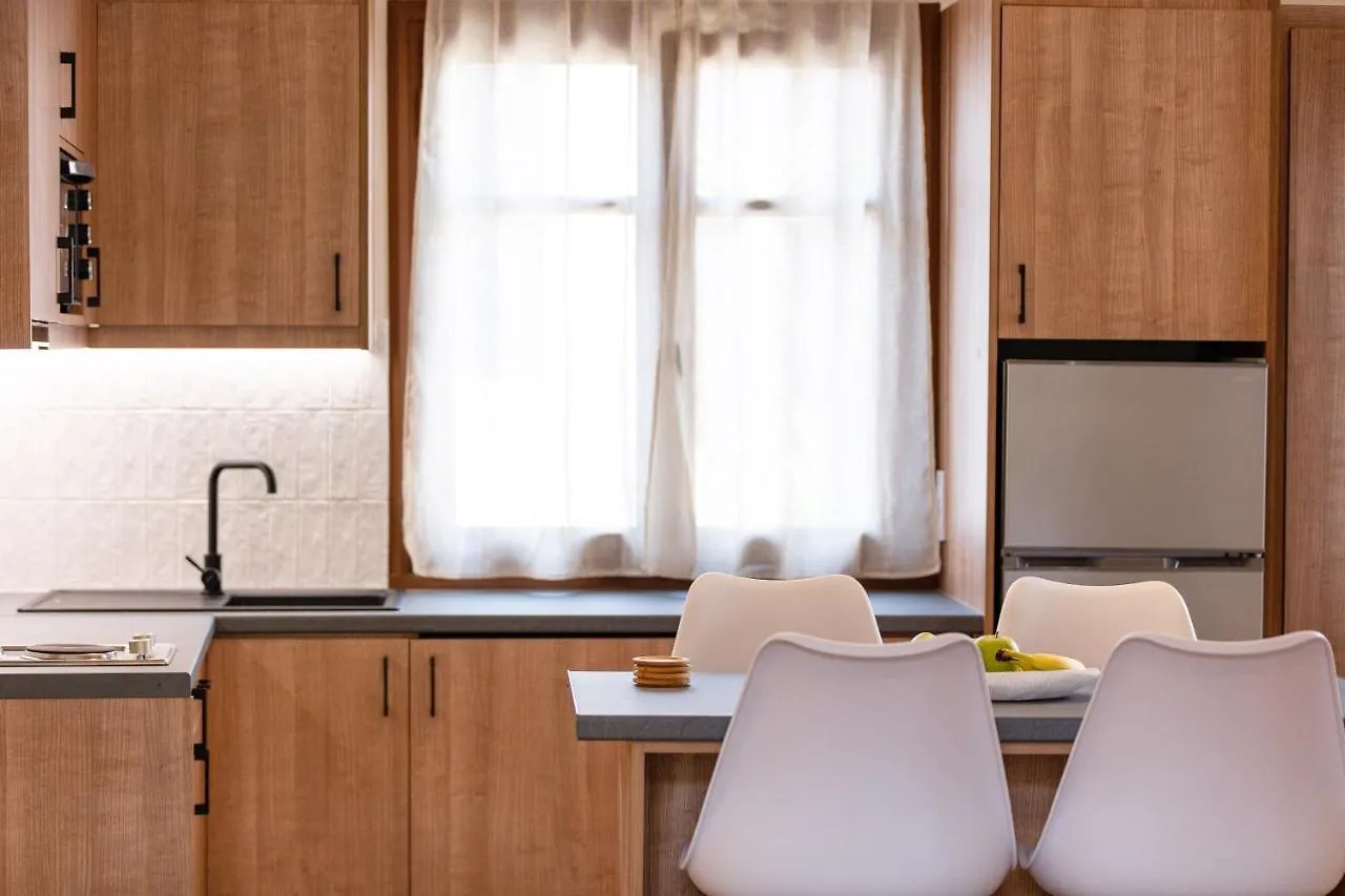 Lilys Apartments 레팀노