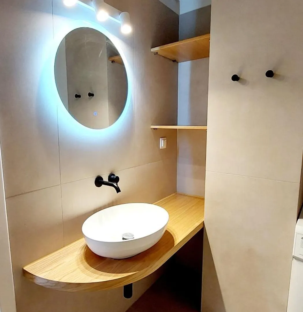 Lilys Apartments 레팀노