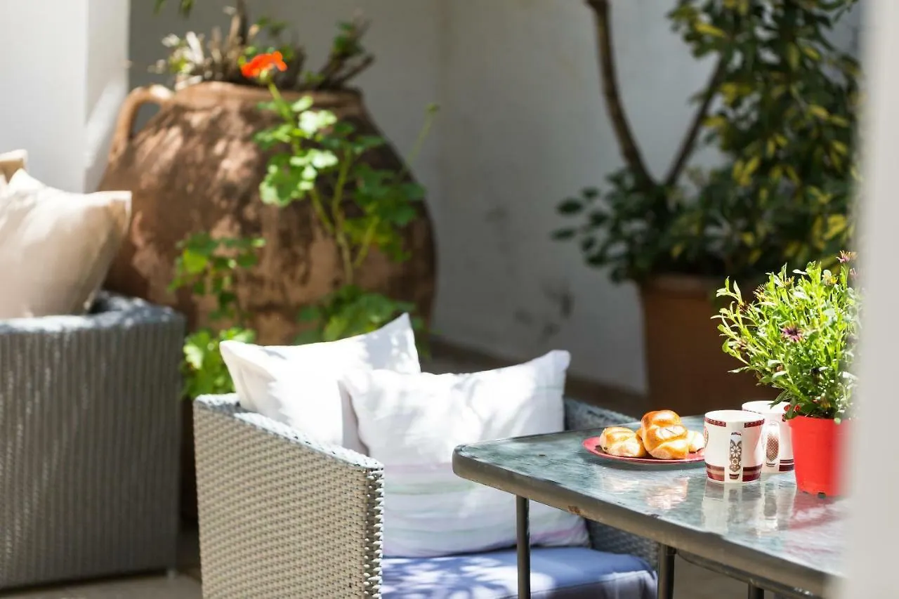Lilys Apartments 레팀노